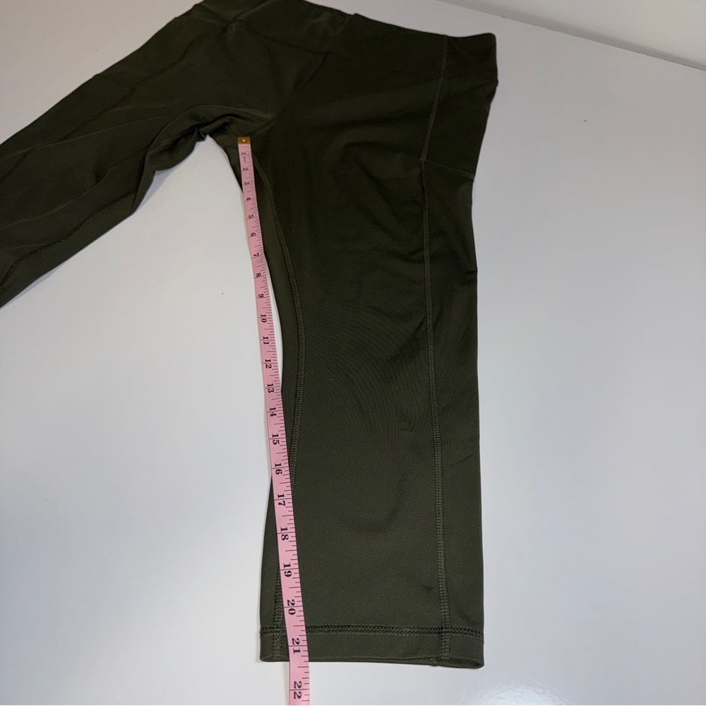 Avia Green High Rise Capri Leggings with Side Pockets Size Large 12/14 - Picture 11 of 16